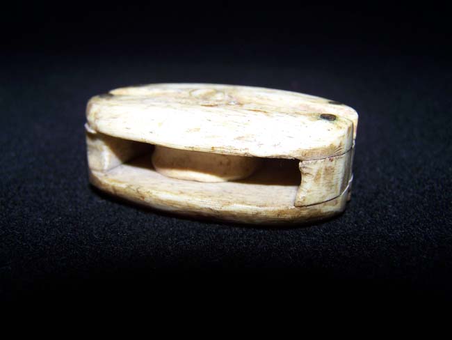 A 19th century ANTIQUE Sailor-made Whalebone Ship's Block — image 2